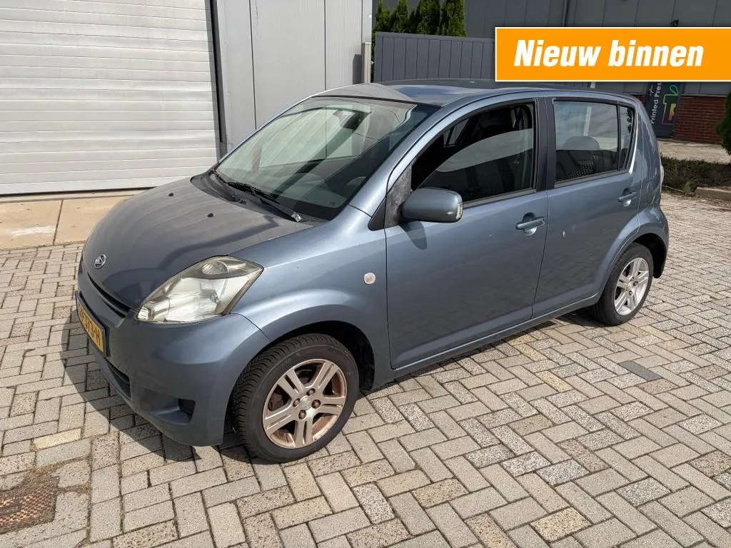 Daihatsu SIRION (2010) — foto 1