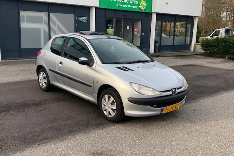 Peugeot 206 (2002)