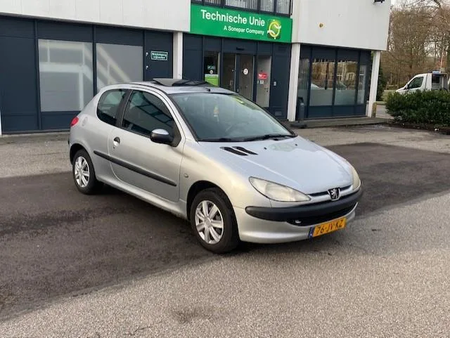 Peugeot 206 (2002) — foto 1