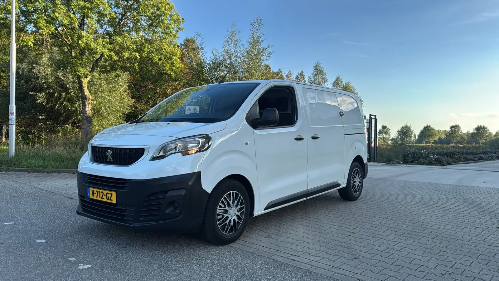 Peugeot Expert (2017) — foto 1