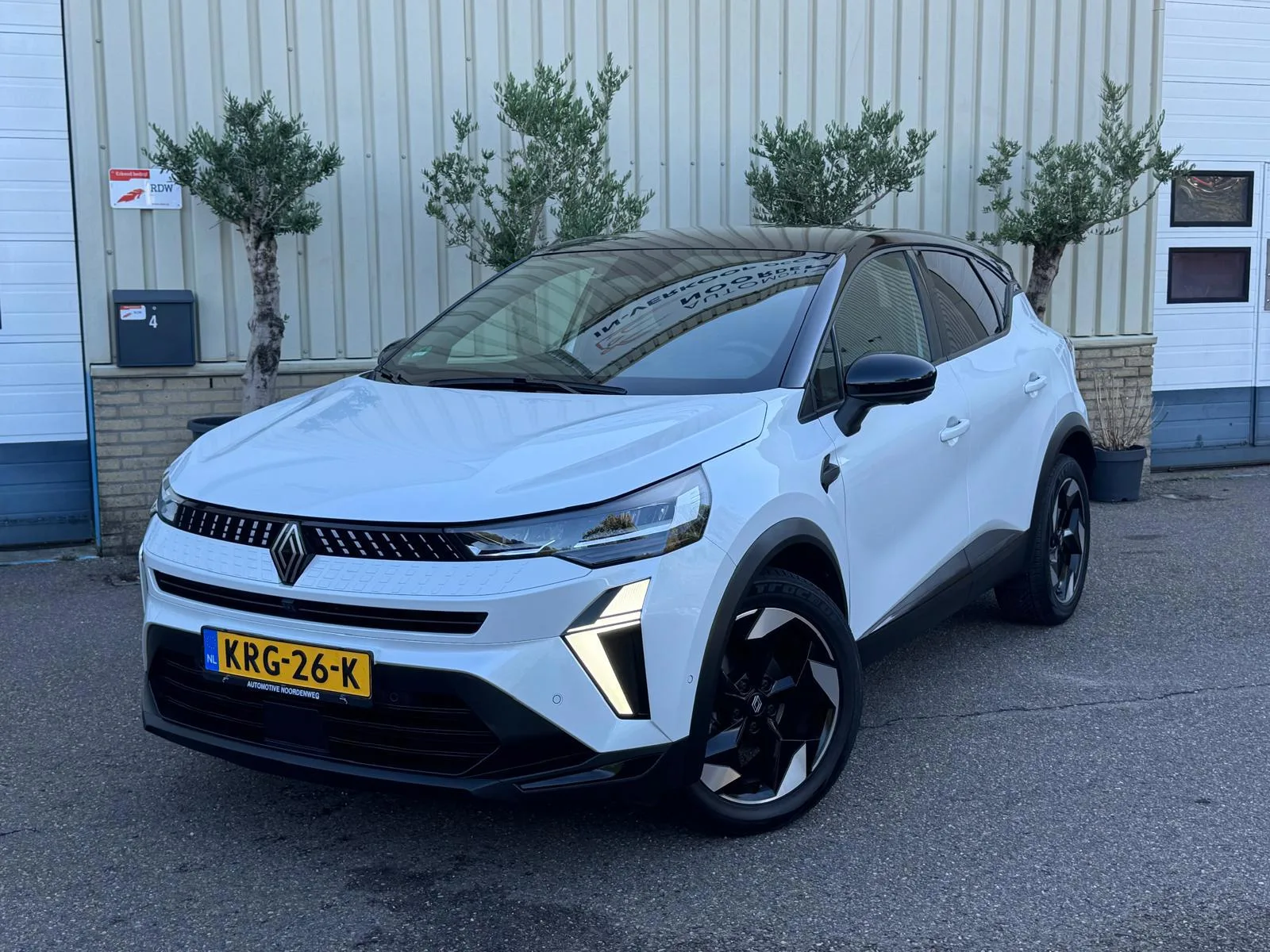 Renault Captur (2024) — foto 1