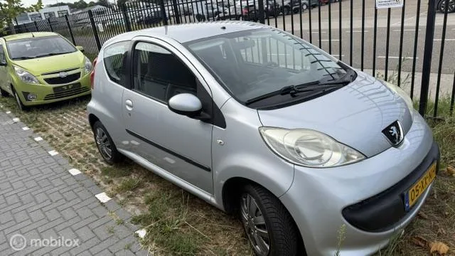 Peugeot 107 (2007) — foto 1