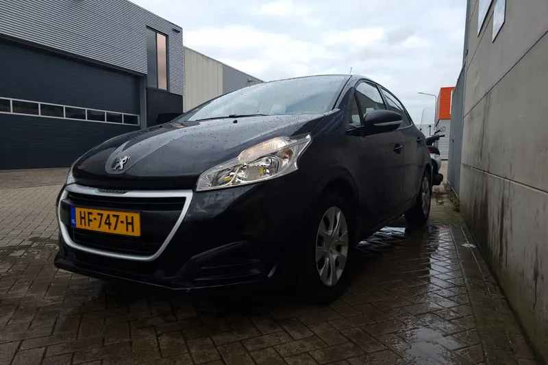 Peugeot 208 (2015)