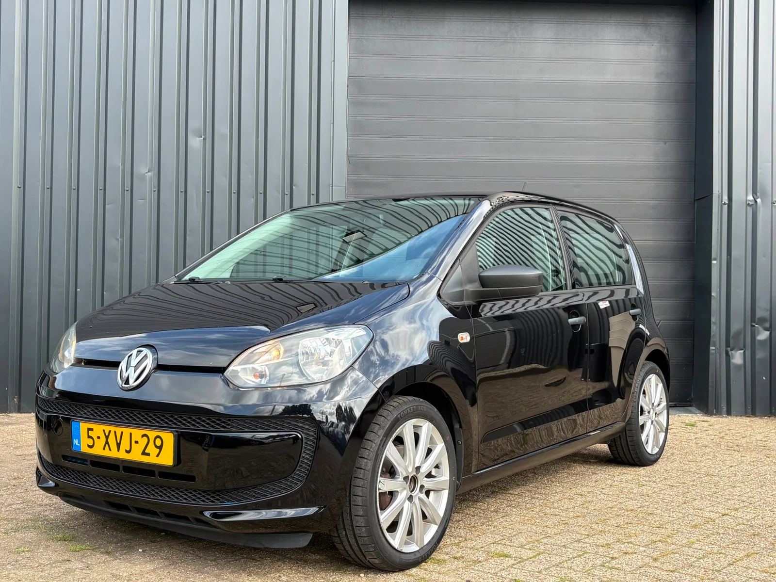 Volkswagen Up! (2014) — foto 1