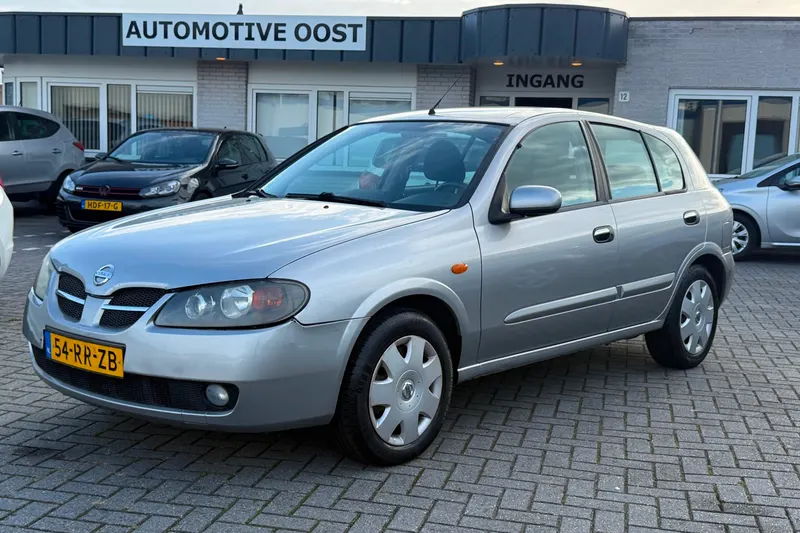 Nissan Almera (2005)