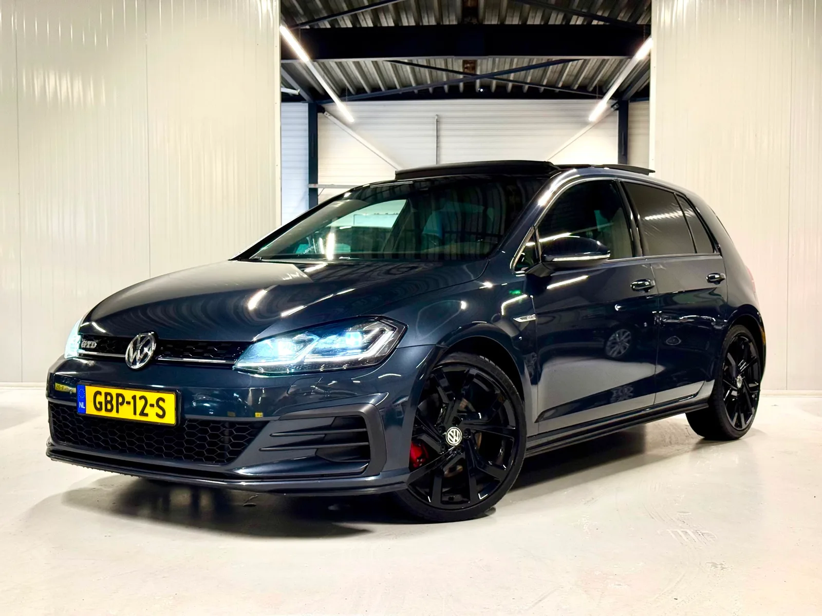 Volkswagen Golf (2019) — foto 1