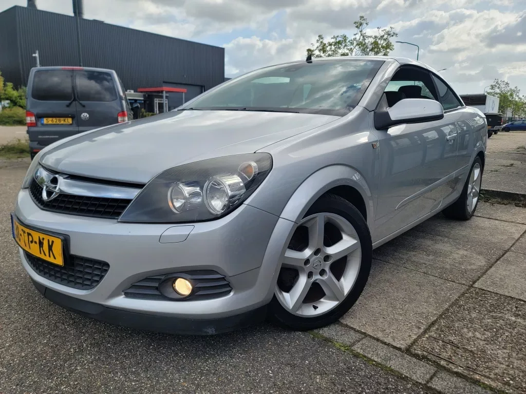 Opel Astra (2006) — foto 1