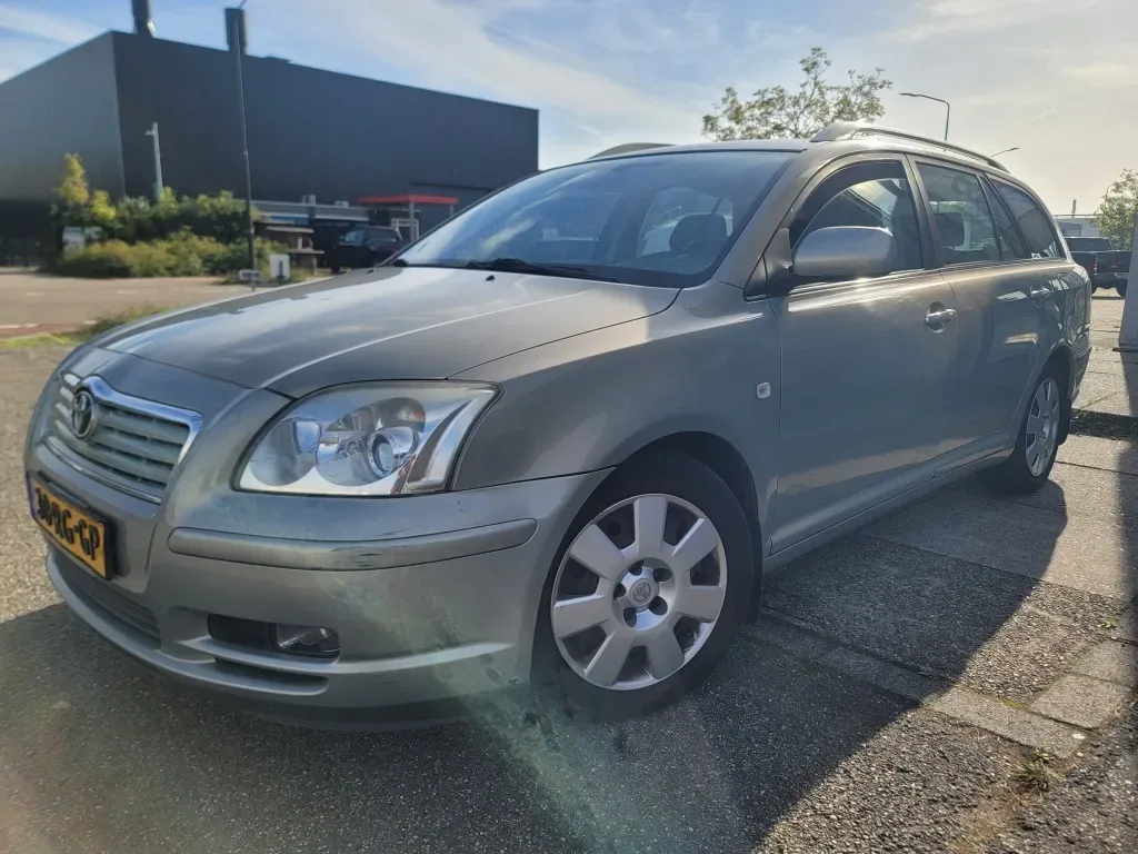 Toyota Avensis (2005) — foto 1