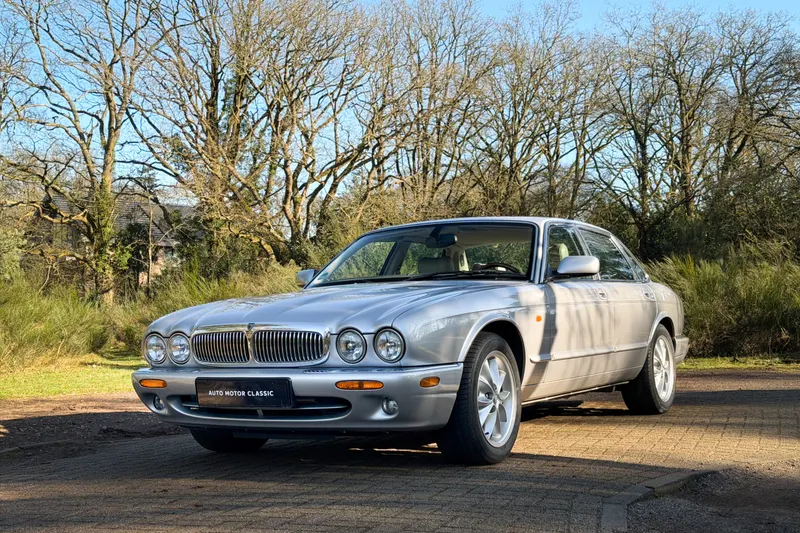 Jaguar XJ8 (0)