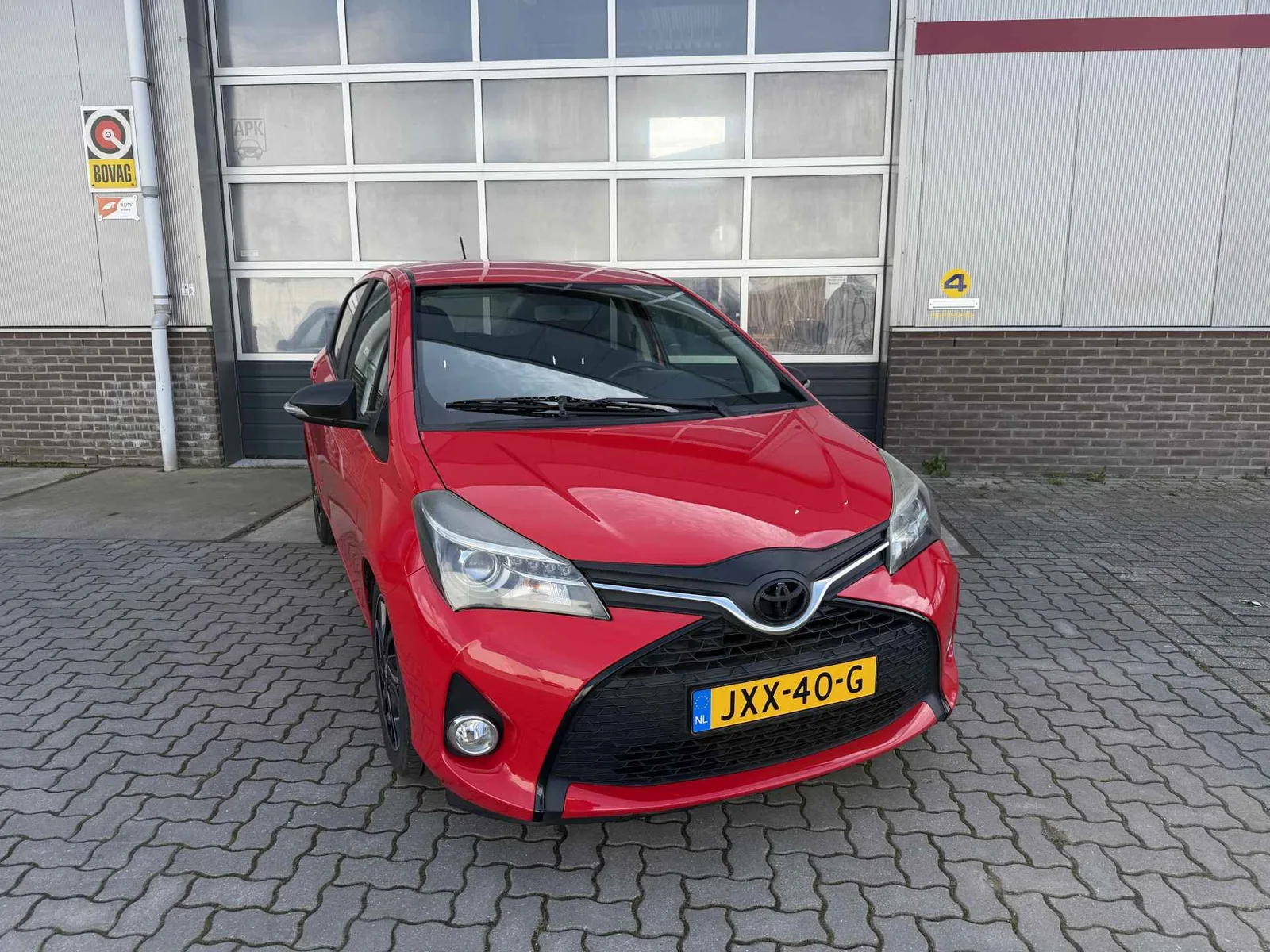 Toyota Yaris (2015) — foto 1