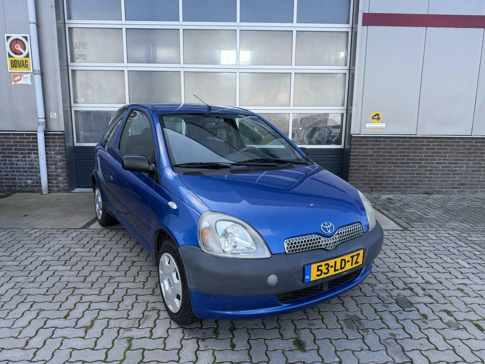 Toyota Yaris (2002) — foto 1