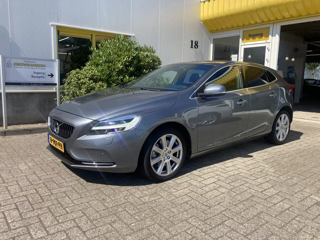 Volvo V40 (2018) — foto 1