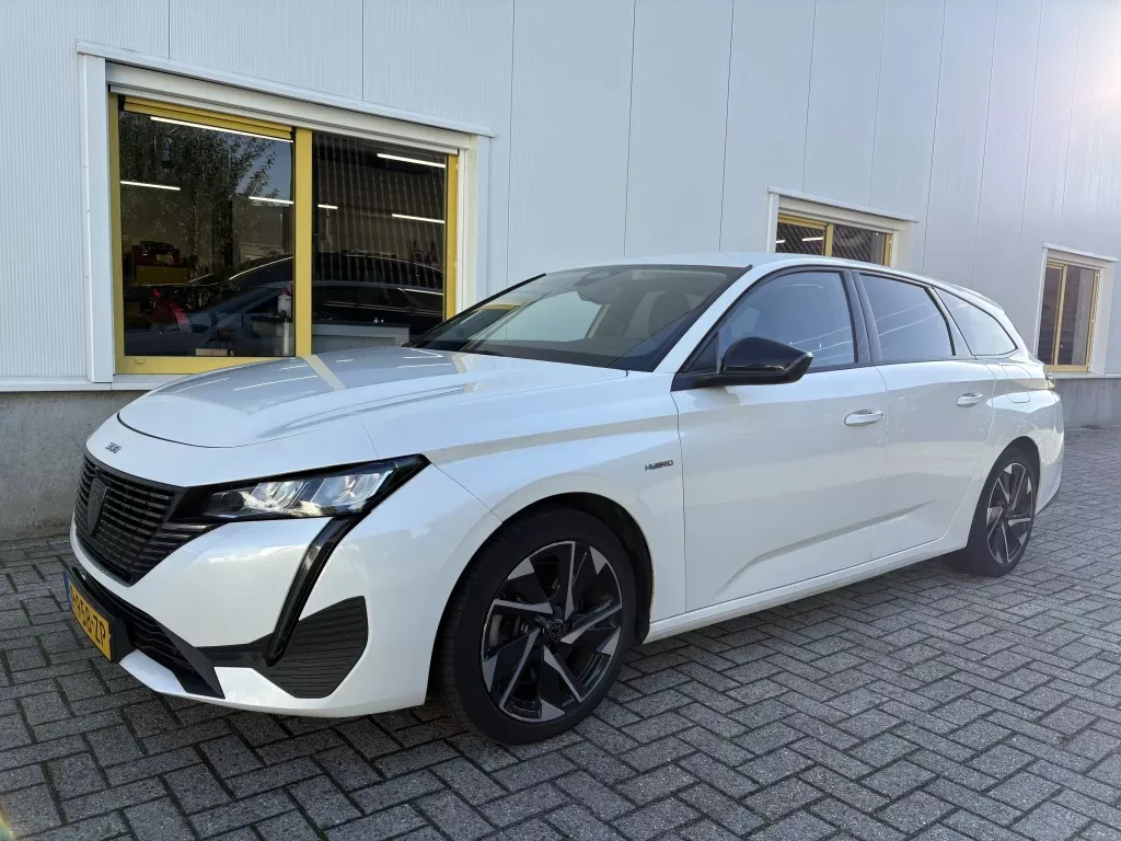 Peugeot 308 (2022) — foto 1