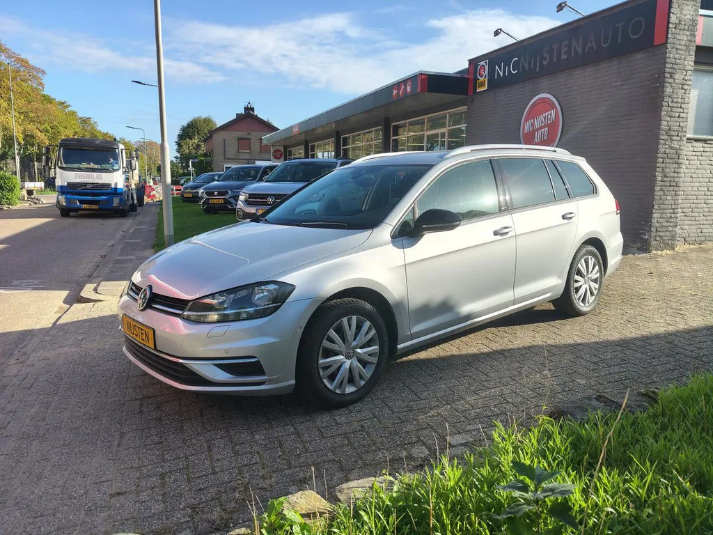 Volkswagen Golf (2019) — foto 1