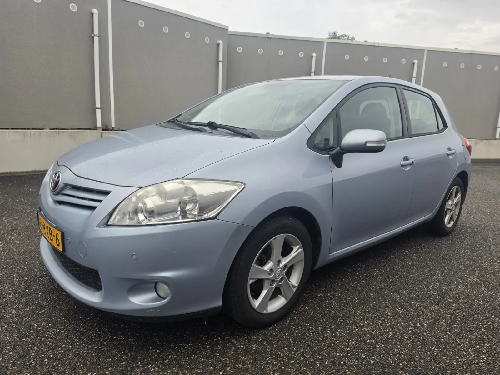 Toyota Auris (2011) — foto 1