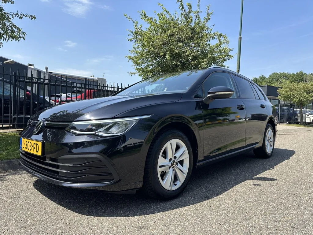 Volkswagen Golf (2021) — foto 1