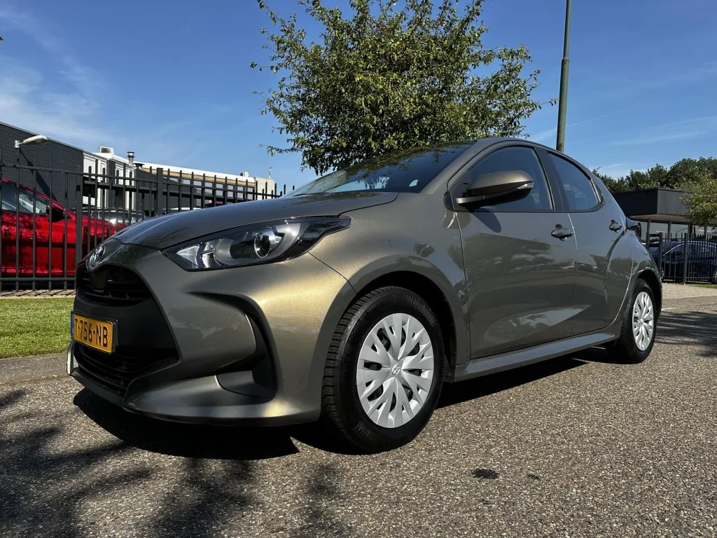 Toyota Yaris (2023) — foto 1