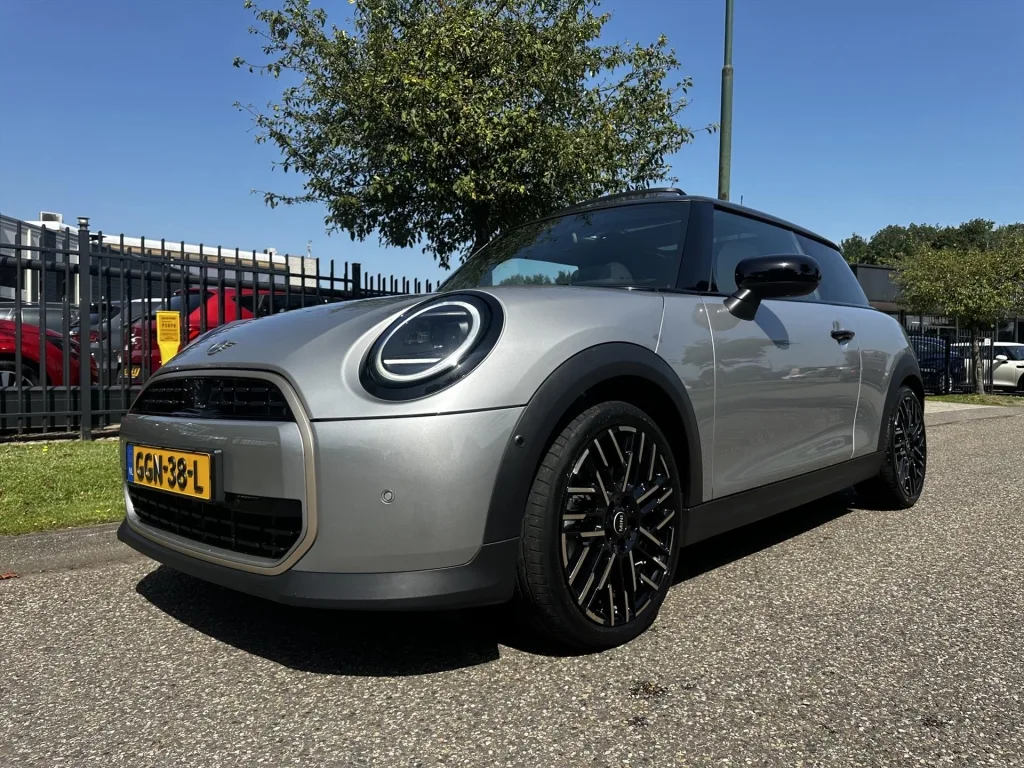 MINI Cooper (2024) — foto 1