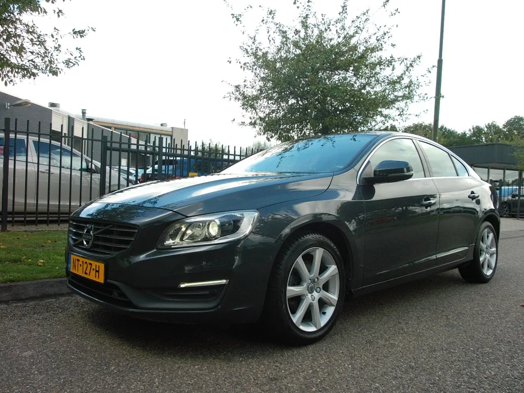 Volvo S60 (2017) — foto 1