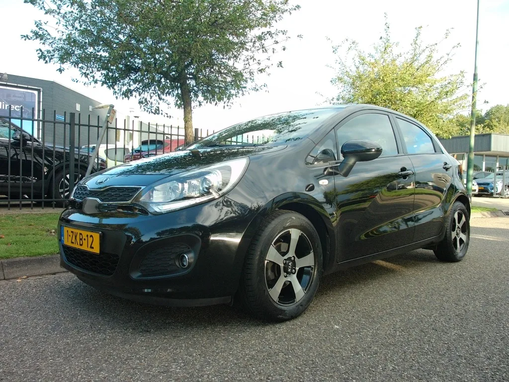 Kia Rio (2015) — foto 1