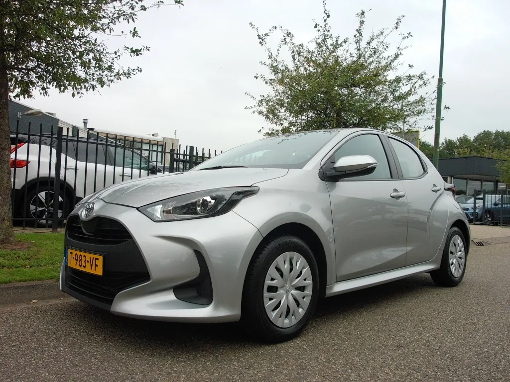 Toyota Yaris (2023) — foto 1