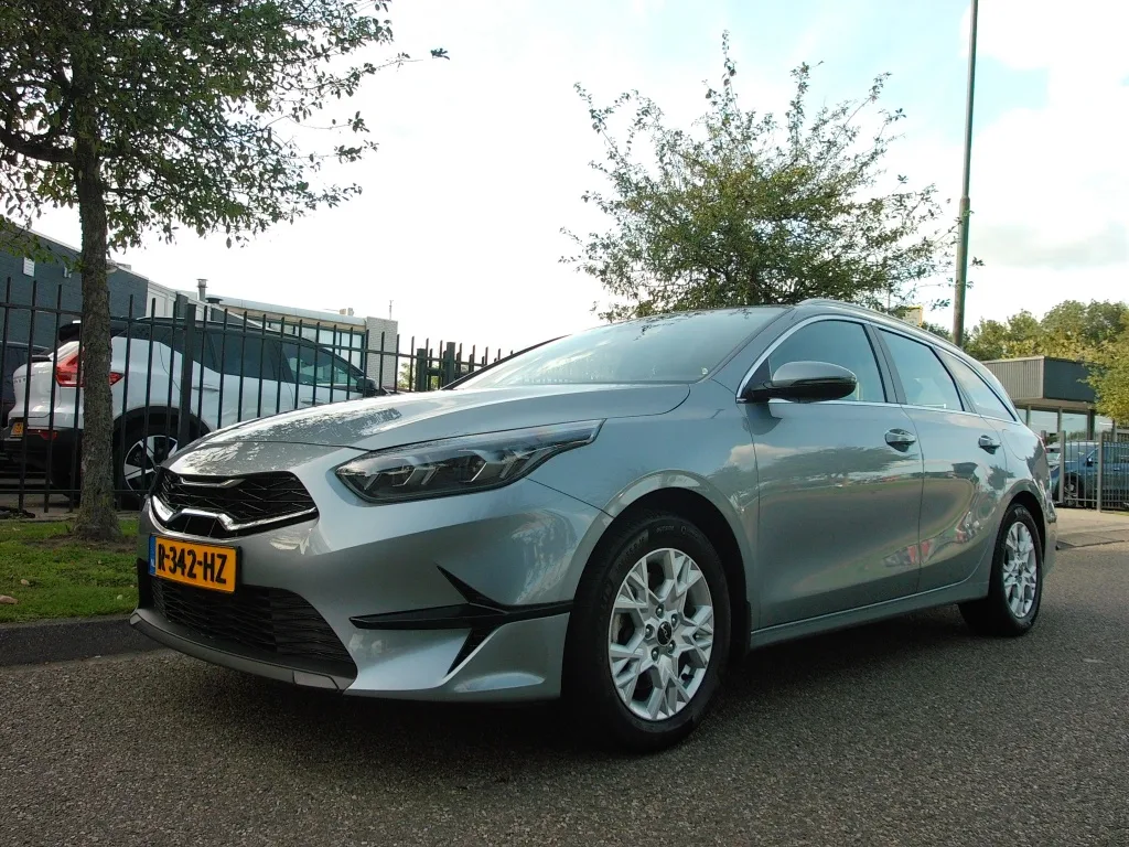 Kia Ceed (2022) — foto 1