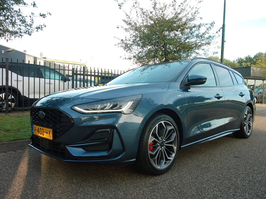 Ford Focus (2022) — foto 1