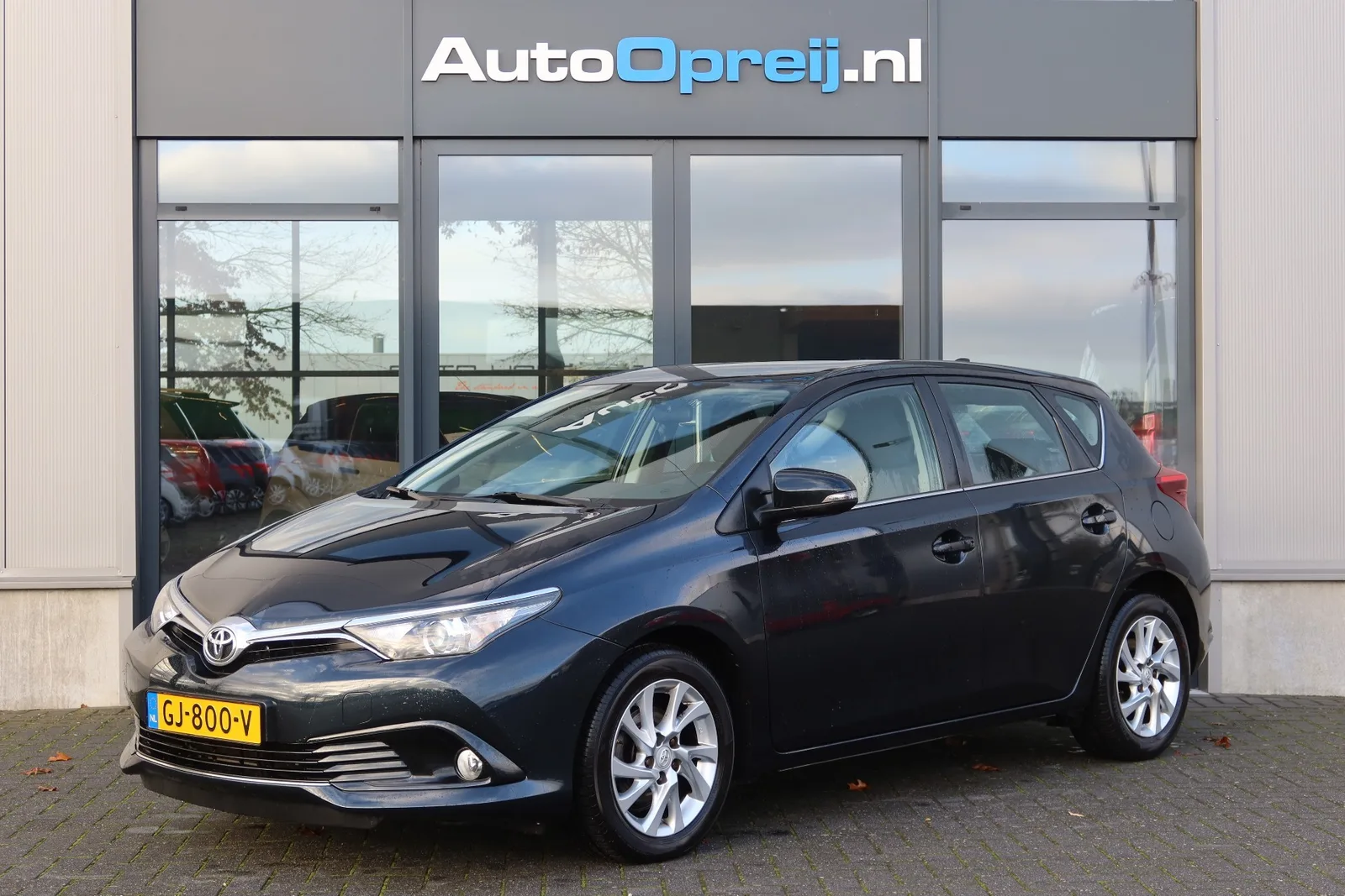 Toyota Auris (2015) — foto 1