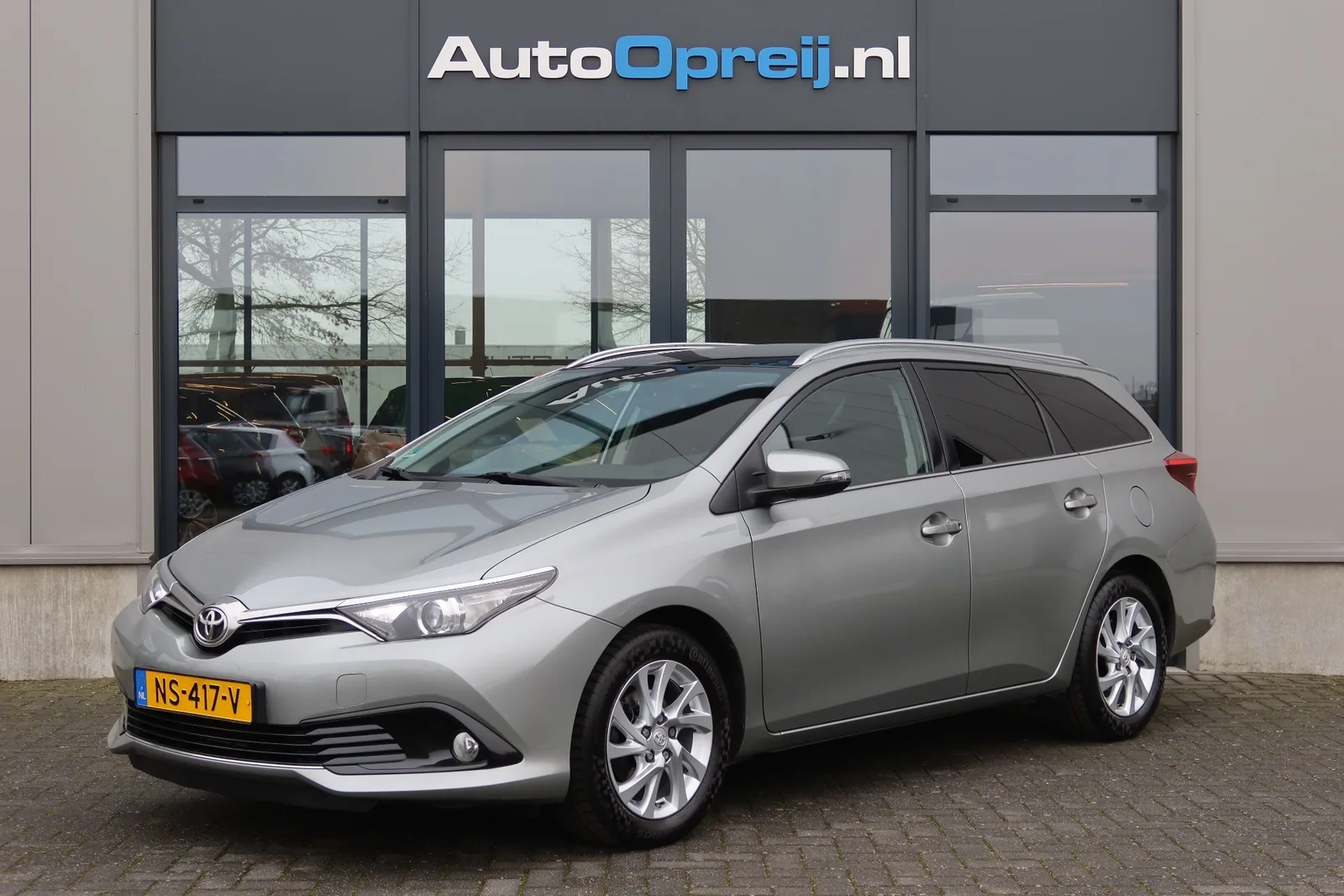 Toyota Auris (2017) — foto 1