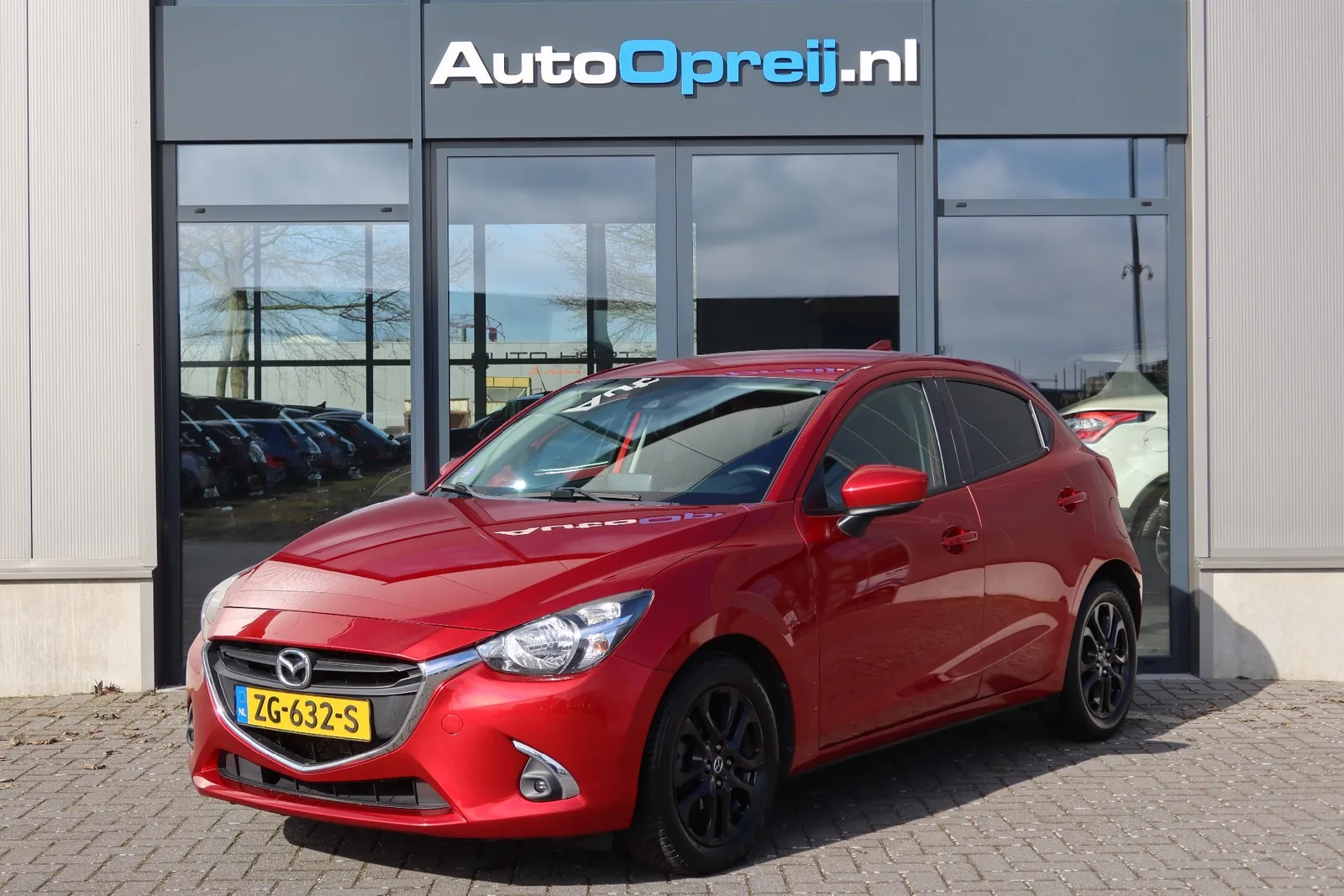 Mazda 2 (2019) — foto 1