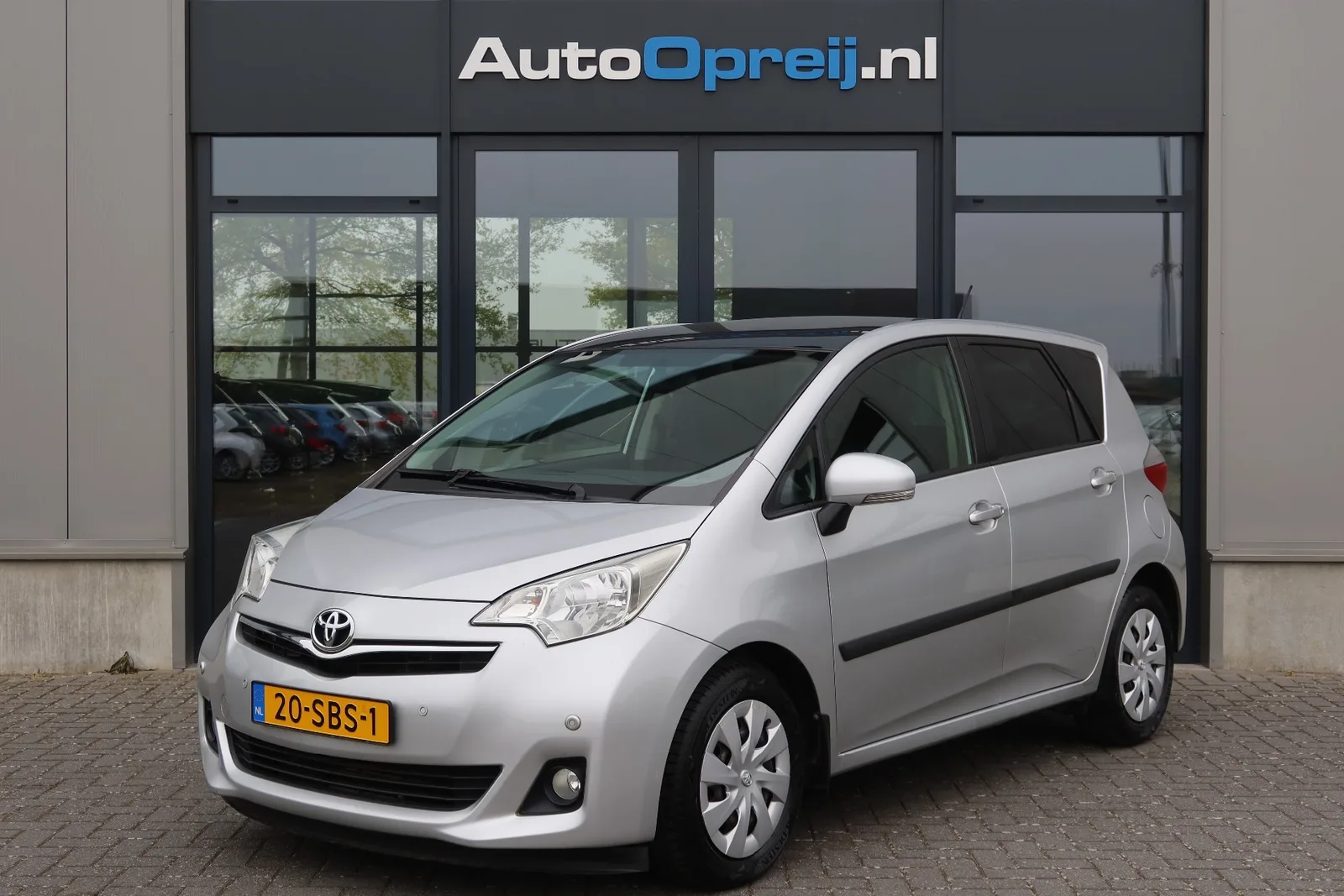 Toyota Verso (2011) — foto 1