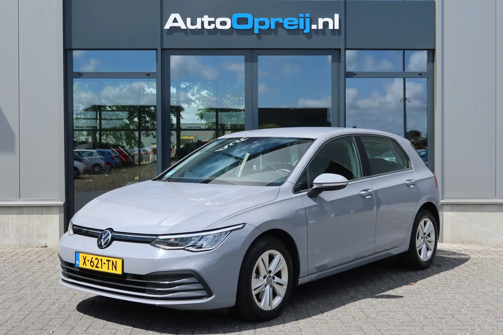Volkswagen Golf (2024) — foto 1