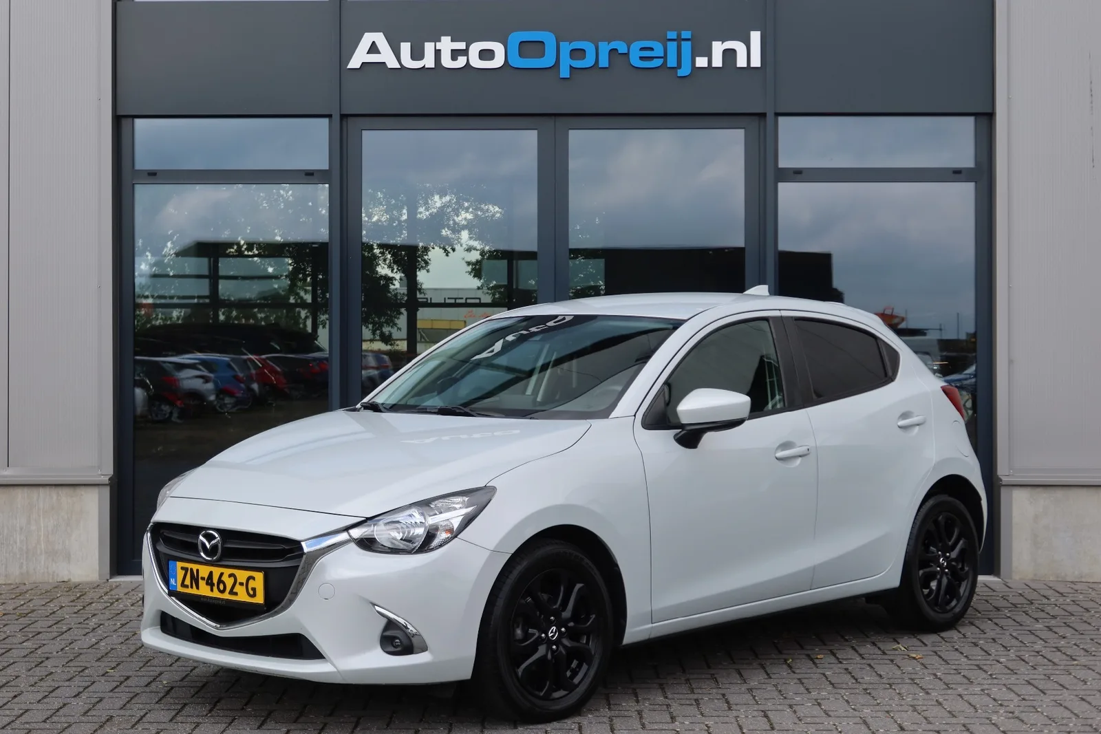 Mazda 2 (2019) — foto 1