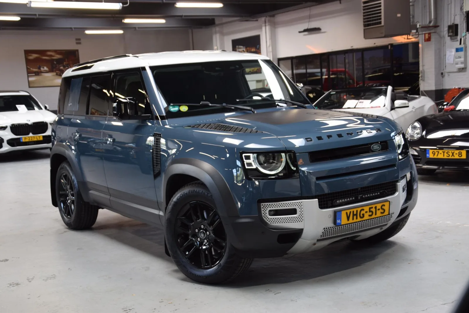 Land Rover Defender (2020) — foto 1