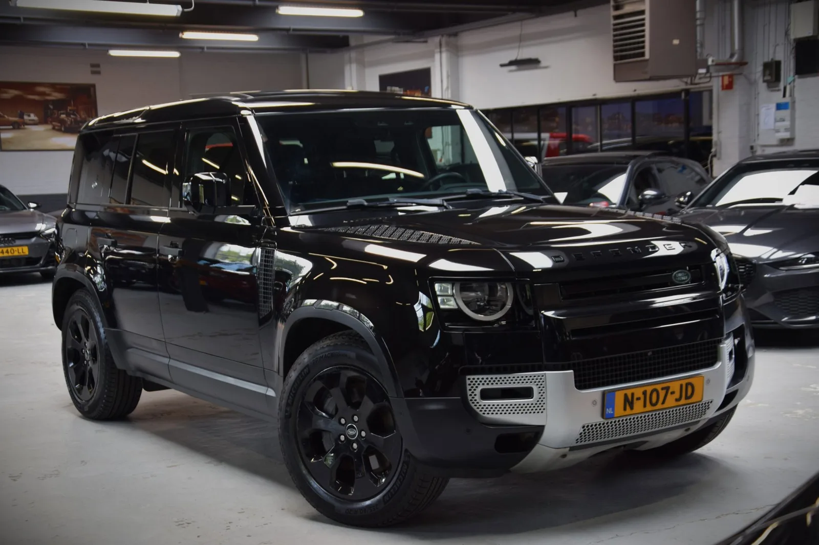 Land Rover Defender (2021) — foto 1