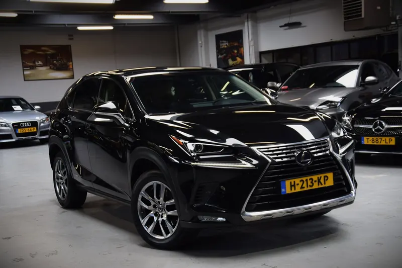 Lexus NX (2019)