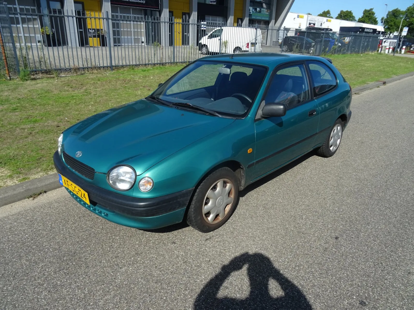 Toyota Corolla (1998) — foto 1