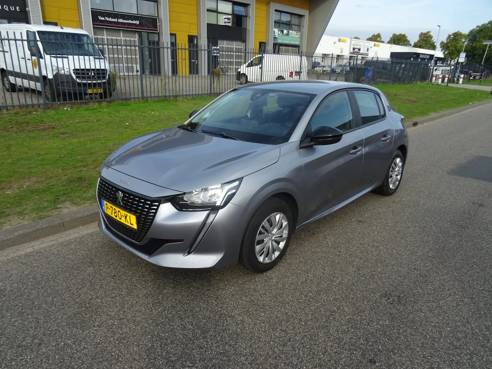 Peugeot 208 (2022) — foto 1