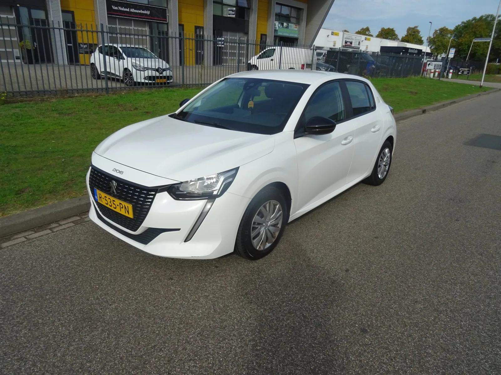 Peugeot 208 (2022) — foto 1