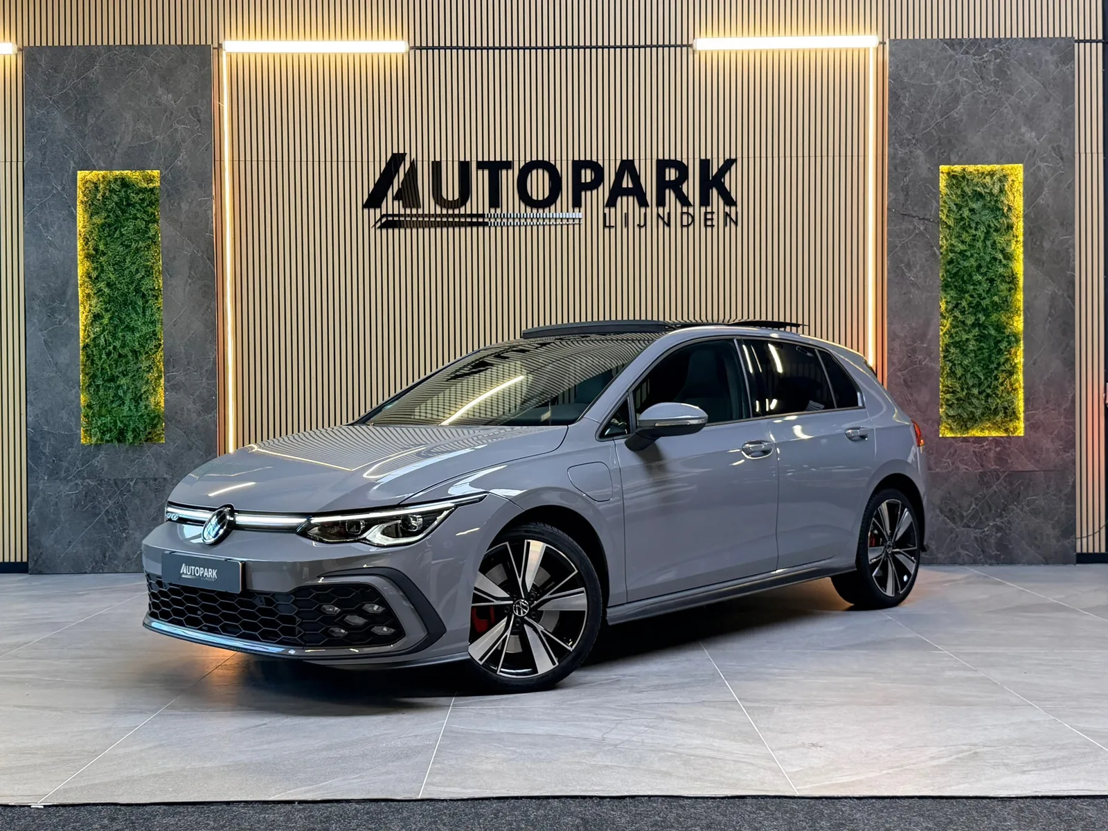 Volkswagen Golf (2021) — foto 1