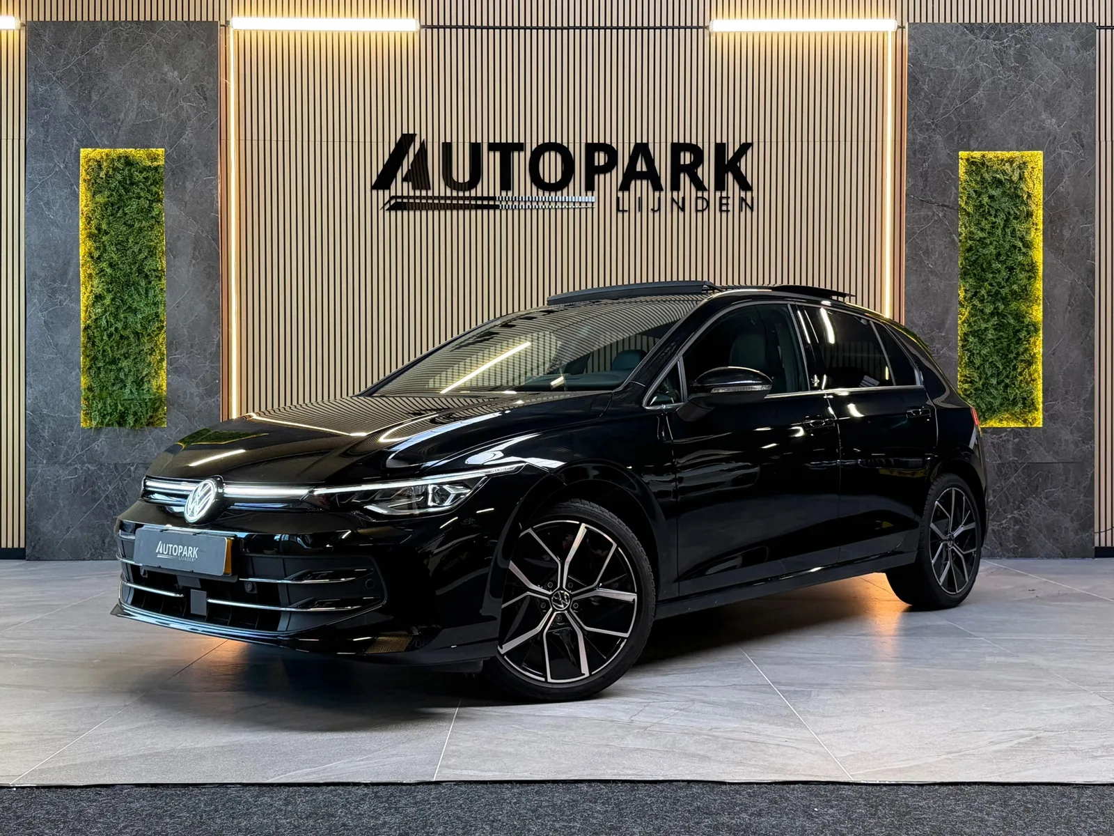 Volkswagen Golf (2024) — foto 1