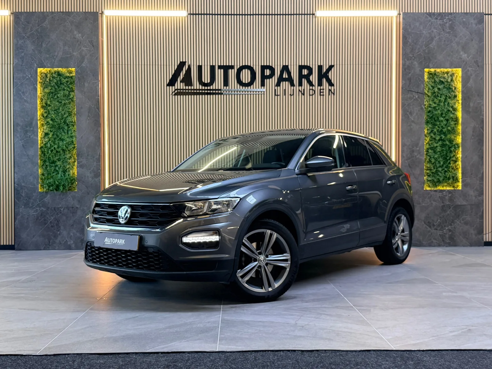 Volkswagen T-Roc (2019) — foto 1