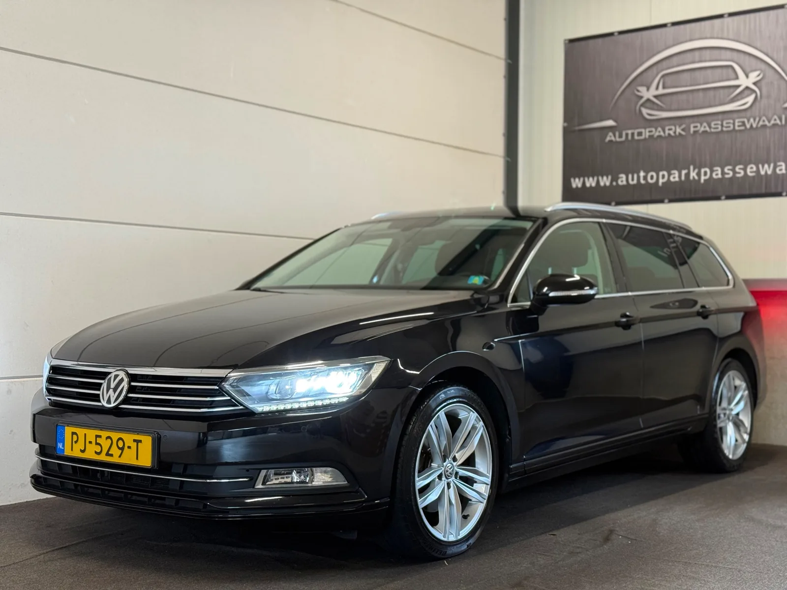 Volkswagen Passat (2017) — foto 1