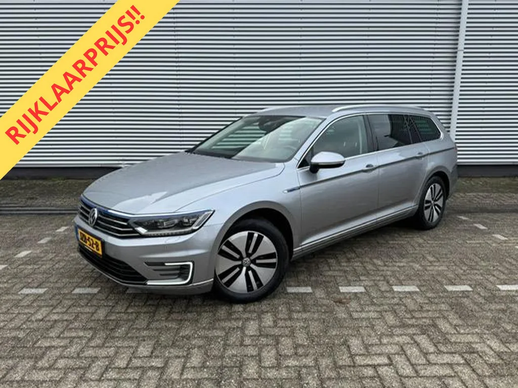 Volkswagen Passat (2018) — foto 1