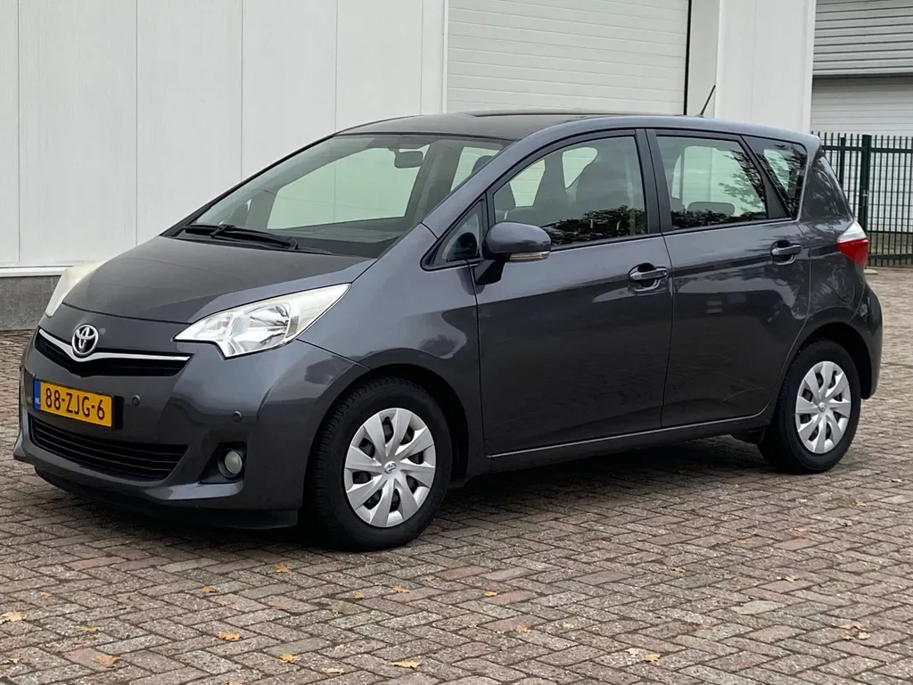 Toyota Verso (2012) — foto 1