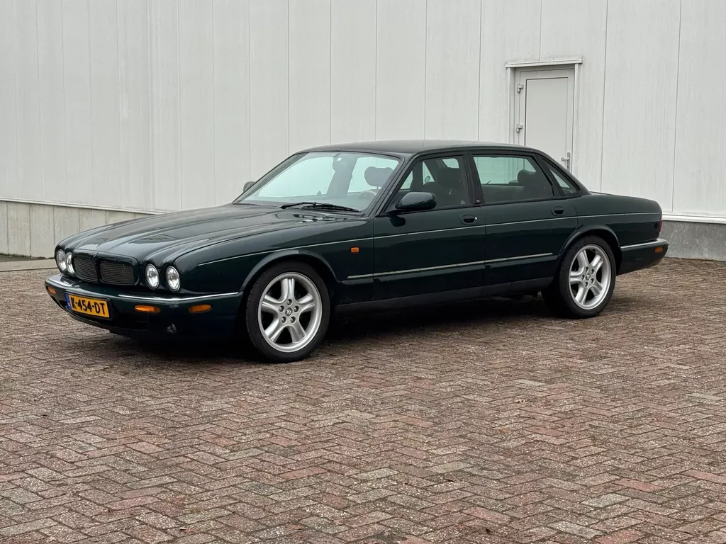 Jaguar XJ (1998) — foto 1