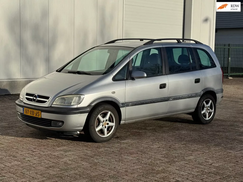 Opel Zafira (2000) — foto 1