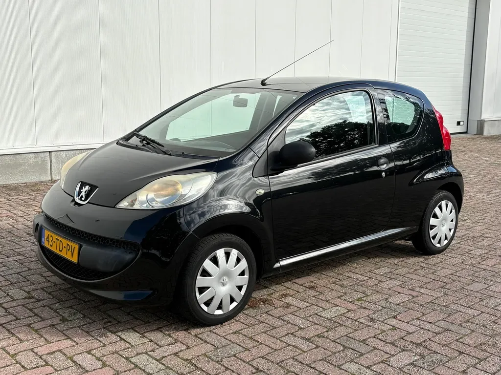 Peugeot 107 (2006) — foto 1