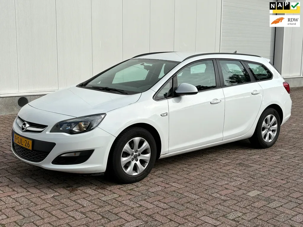 Opel Astra (2013) — foto 1