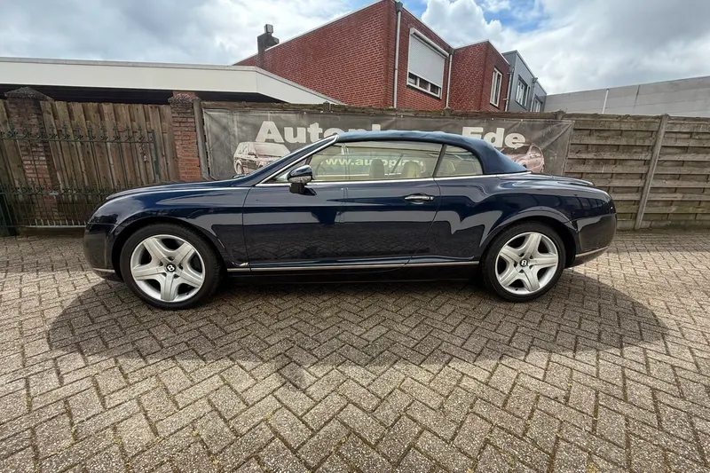 Bentley Continental GTC (2007)